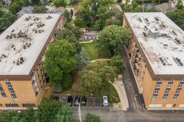 445 N Park Boulevard 2C, Glen Ellyn, IL 60137