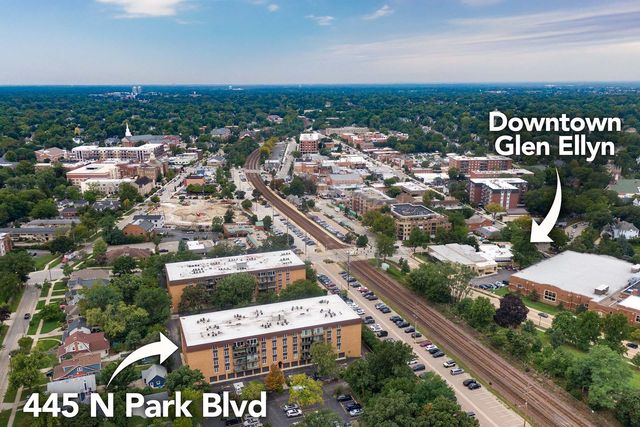 445 N Park Boulevard 2C, Glen Ellyn, IL 60137