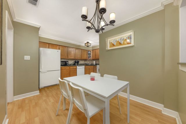 445 N Park Boulevard 2C, Glen Ellyn, IL 60137