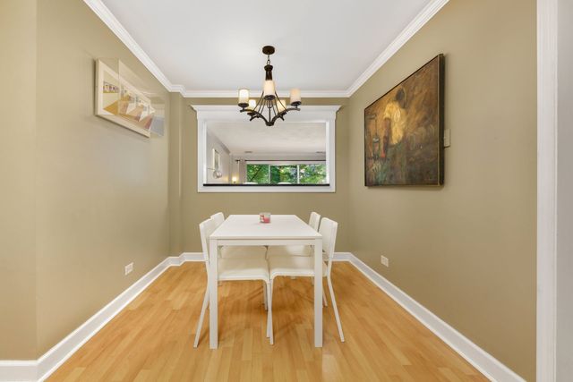 445 N Park Boulevard 2C, Glen Ellyn, IL 60137