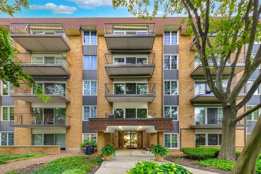 445 N Park Boulevard 2C, Glen Ellyn, IL 60137