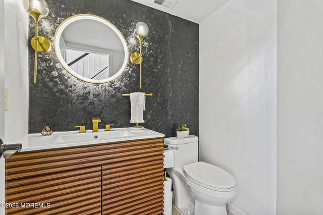 105 Lloyd Court, East Brunswick, NJ 08816