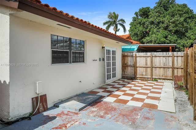 8806 NW 114th Ter, Hialeah Gardens, FL 33018