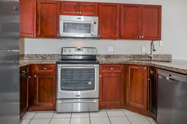 8806 NW 114th Ter, Hialeah Gardens, FL 33018