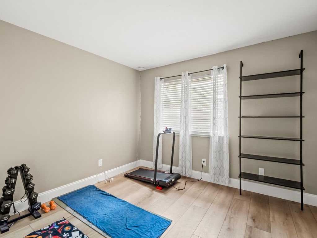 Image 15 of property listing at 5455 N Marty Avenue # 110, Fresno, CA 93711