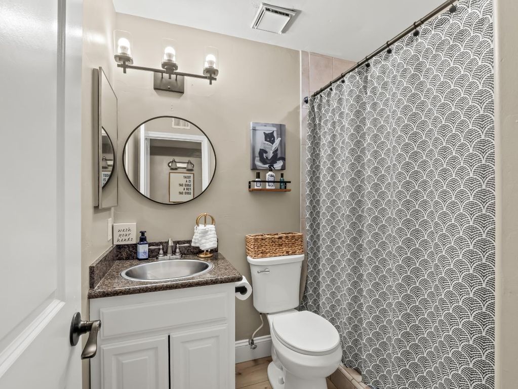Image 17 of property listing at 5455 N Marty Avenue # 110, Fresno, CA 93711
