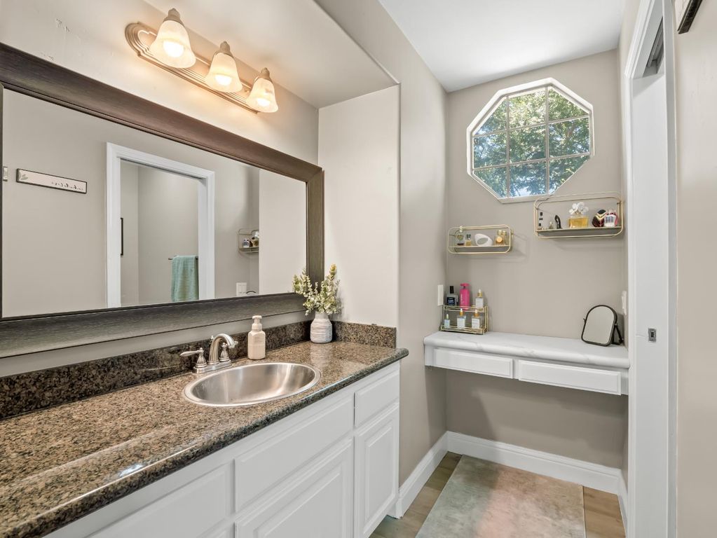 Image 21 of property listing at 5455 N Marty Avenue # 110, Fresno, CA 93711