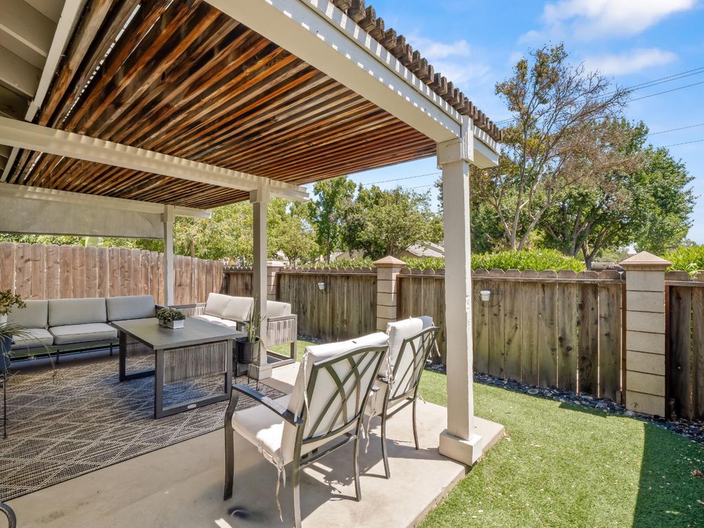 Image 27 of property listing at 5455 N Marty Avenue # 110, Fresno, CA 93711