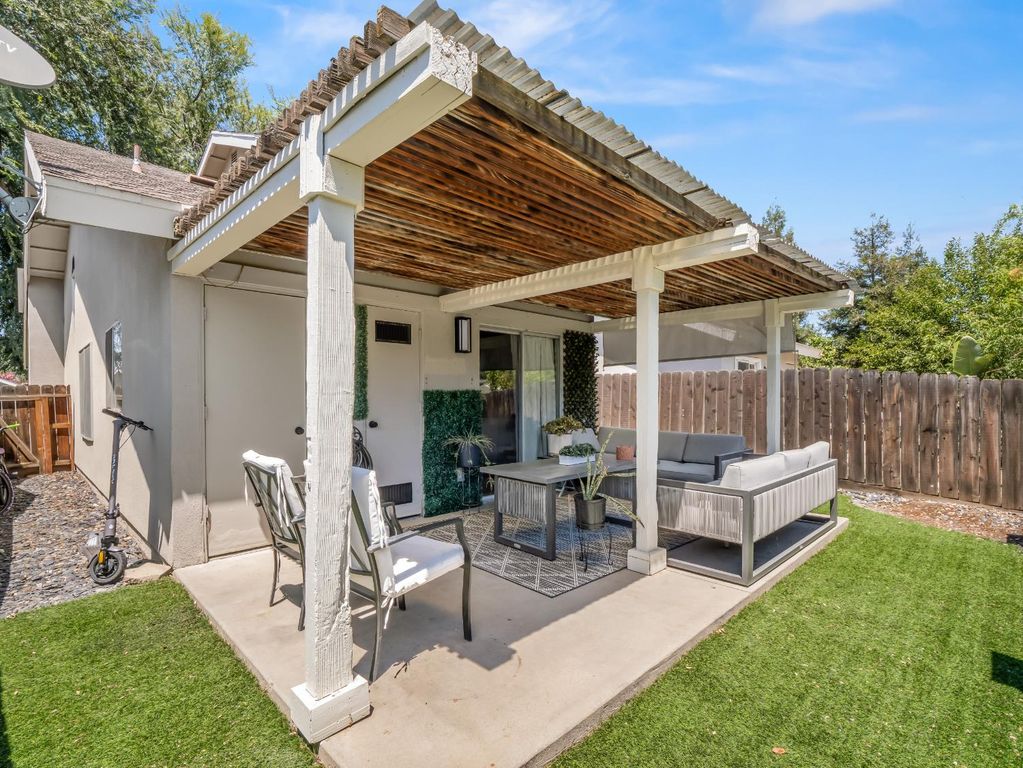 Image 28 of property listing at 5455 N Marty Avenue # 110, Fresno, CA 93711