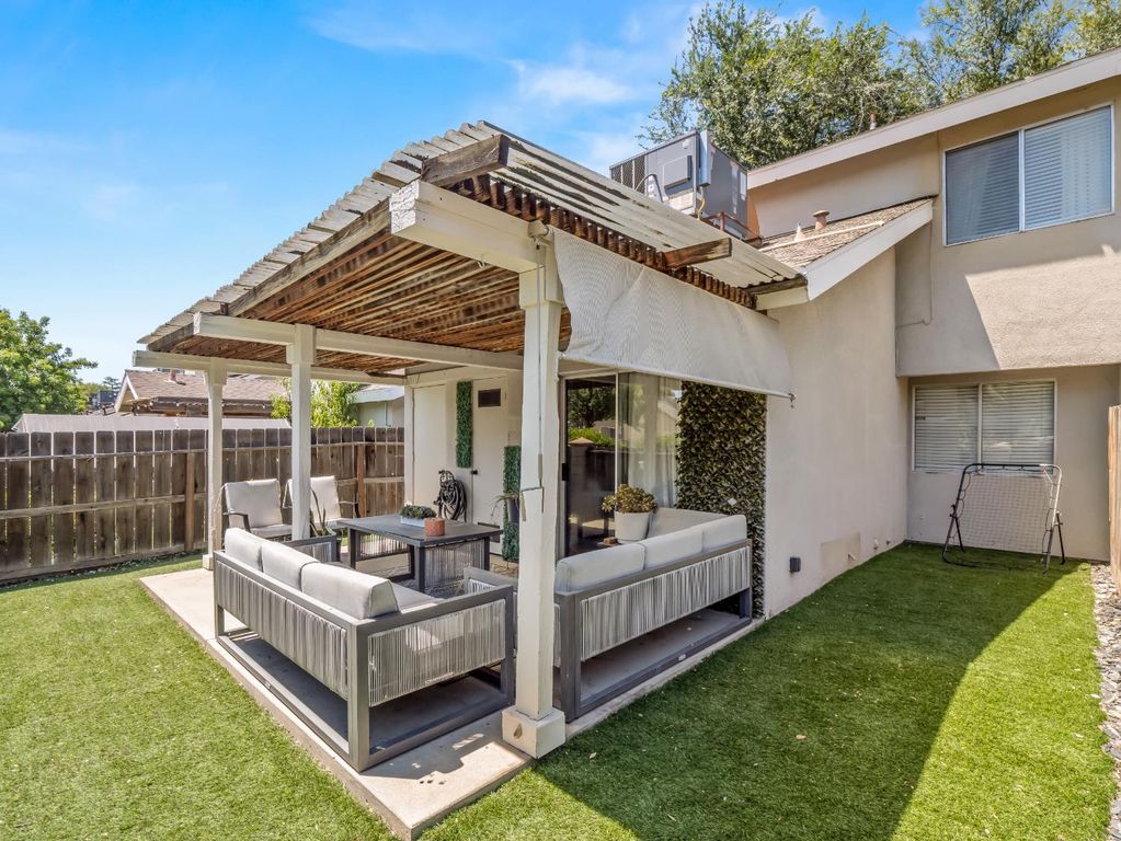 Image 30 of property listing at 5455 N Marty Avenue # 110, Fresno, CA 93711
