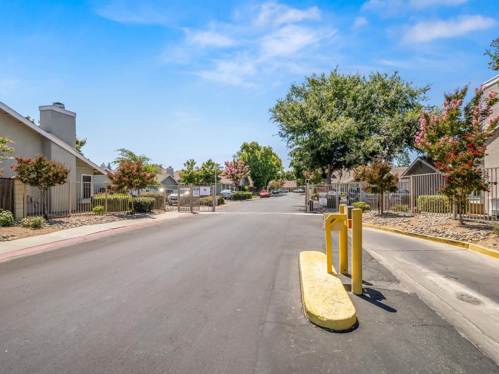 Image 31 of property listing at 5455 N Marty Avenue # 110, Fresno, CA 93711