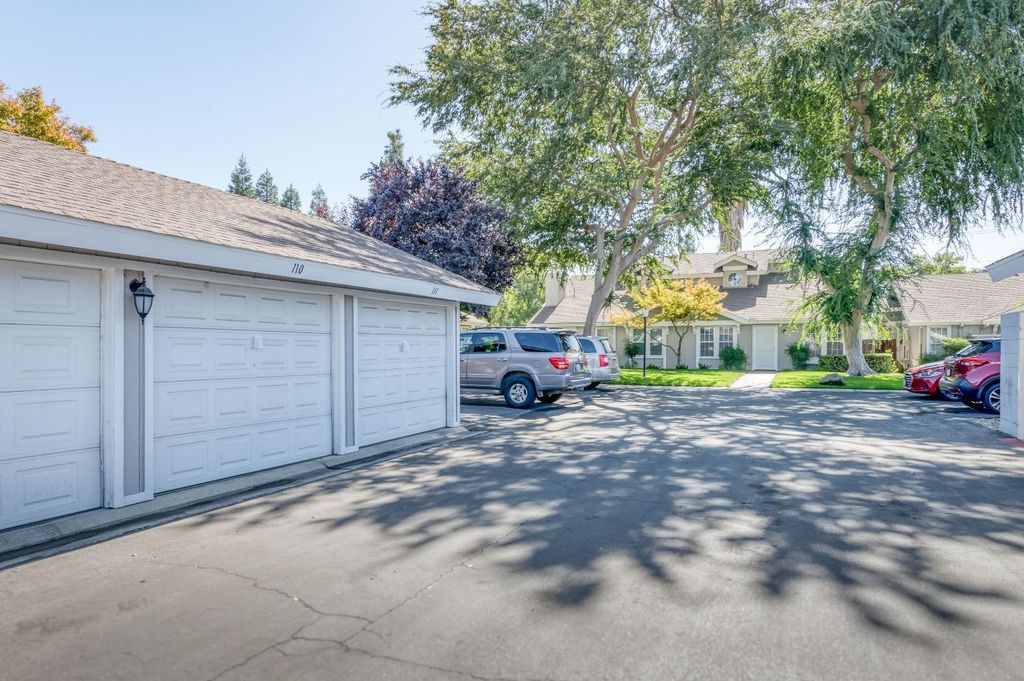 Image 32 of property listing at 5455 N Marty Avenue # 110, Fresno, CA 93711