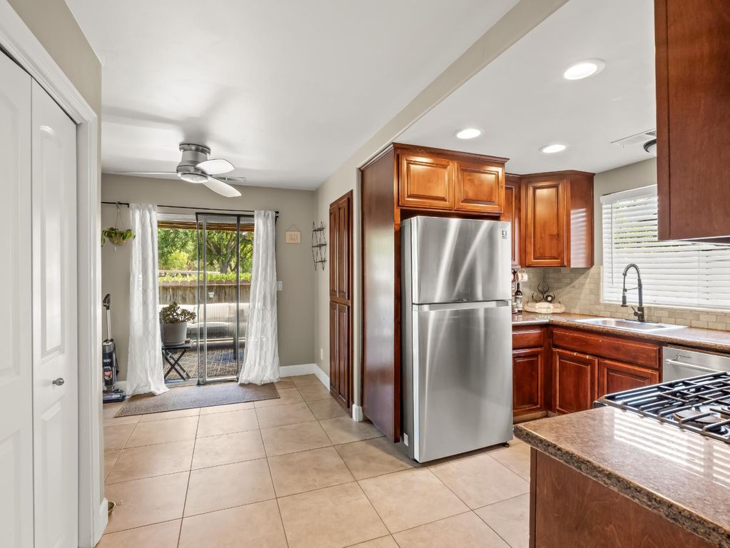 Image 8 of property listing at 5455 N Marty Avenue # 110, Fresno, CA 93711