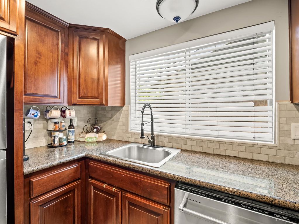 Image 9 of property listing at 5455 N Marty Avenue # 110, Fresno, CA 93711