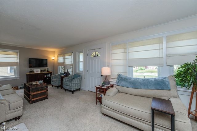 5364 Summit Road, Lyndhurst, OH 44124