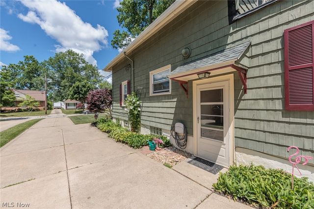 5364 Summit Road, Lyndhurst, OH 44124