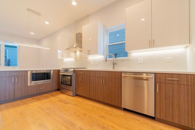 1920 S Shelby Court, Chicago, IL 60608