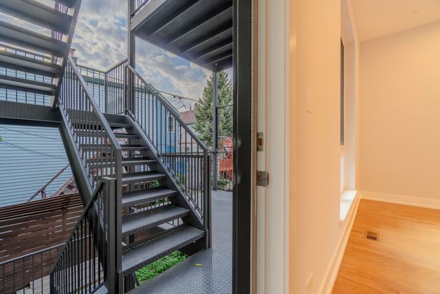 1920 S Shelby Court, Chicago, IL 60608