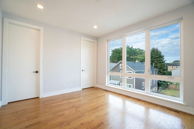 1920 S Shelby Court, Chicago, IL 60608