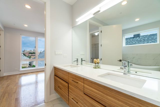 1920 S Shelby Court, Chicago, IL 60608