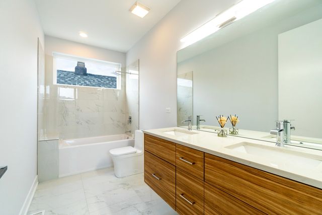 1920 S Shelby Court, Chicago, IL 60608