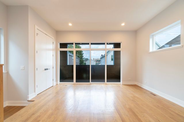 1920 S Shelby Court, Chicago, IL 60608