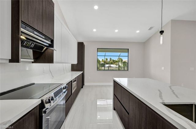 3210 SW 11th PL, Cape Coral, FL 33914