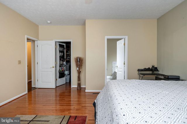 1005 GREAT OAKS LN, Fredericksburg, VA 22401