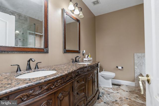 1005 GREAT OAKS LN, Fredericksburg, VA 22401
