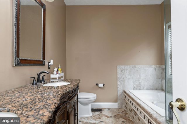 1005 GREAT OAKS LN, Fredericksburg, VA 22401