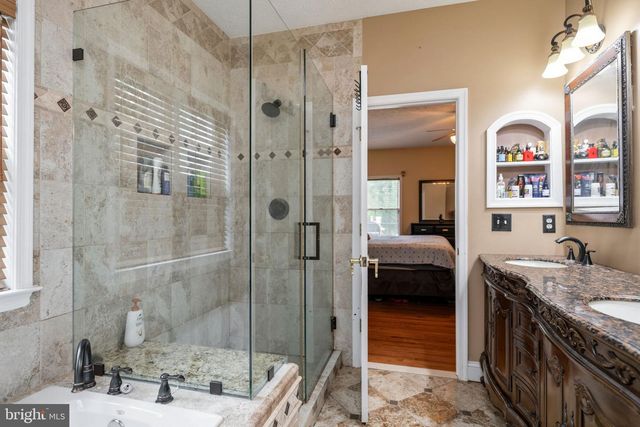 1005 GREAT OAKS LN, Fredericksburg, VA 22401
