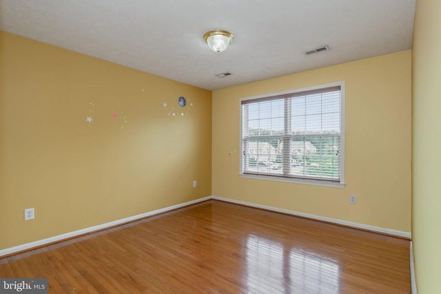 1005 GREAT OAKS LN, Fredericksburg, VA 22401