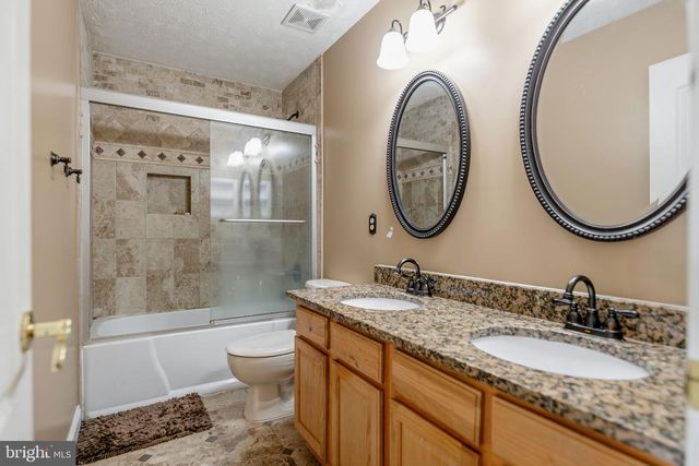 1005 GREAT OAKS LN, Fredericksburg, VA 22401