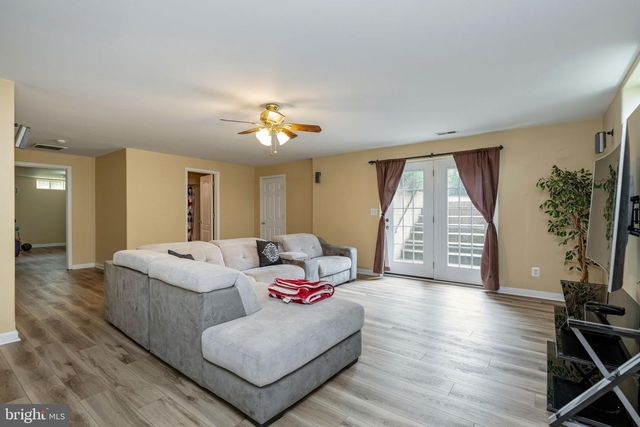 1005 GREAT OAKS LN, Fredericksburg, VA 22401