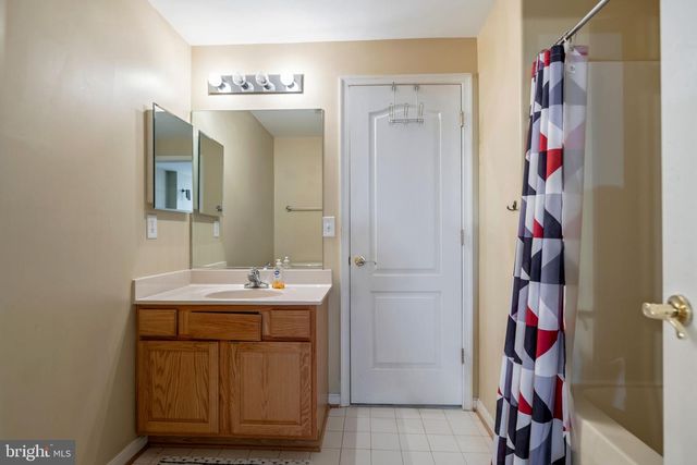 1005 GREAT OAKS LN, Fredericksburg, VA 22401