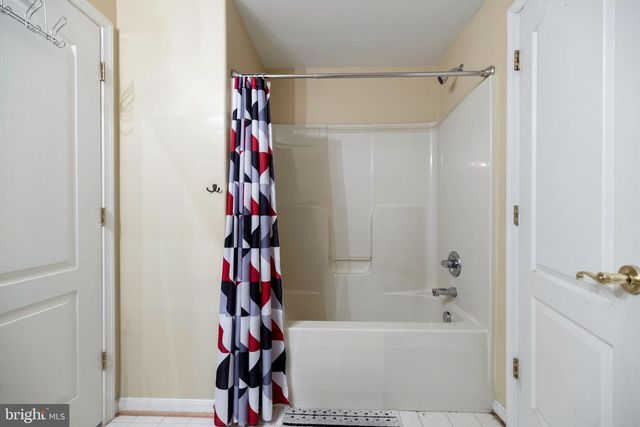 1005 GREAT OAKS LN, Fredericksburg, VA 22401
