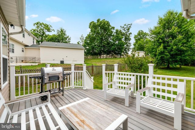 1005 GREAT OAKS LN, Fredericksburg, VA 22401