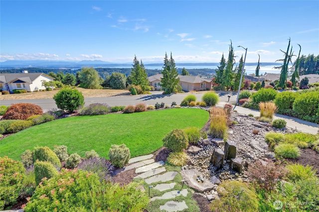 188 Glacier Peak Drive, Camano Island, WA 98282