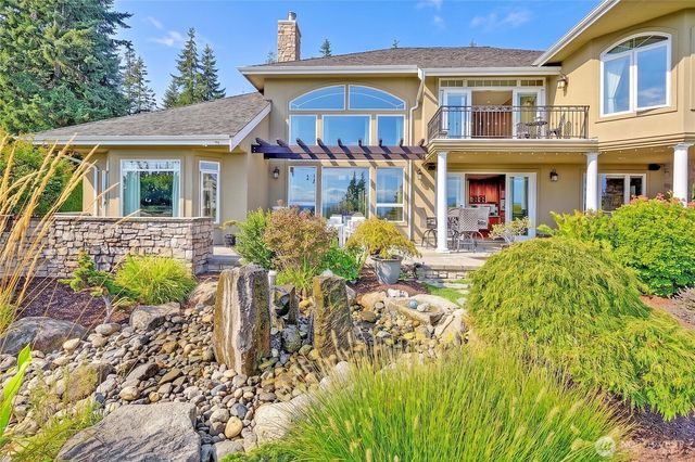 188 Glacier Peak Drive, Camano Island, WA 98282