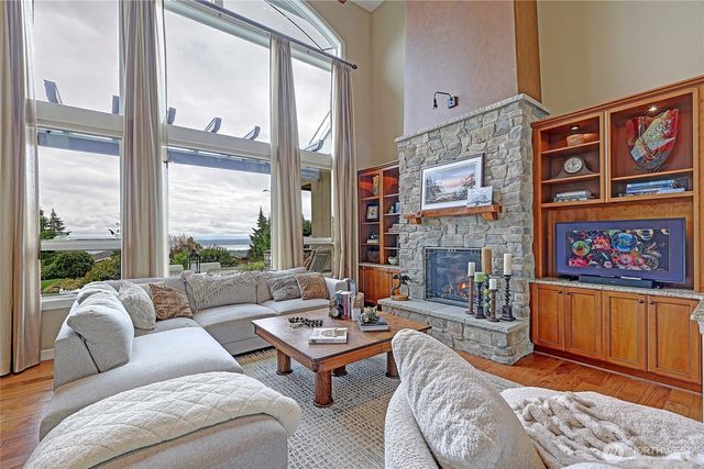 188 Glacier Peak Drive, Camano Island, WA 98282