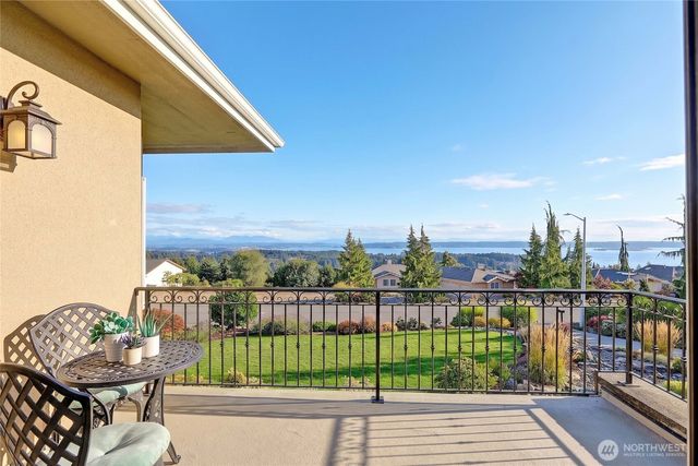 188 Glacier Peak Drive, Camano Island, WA 98282