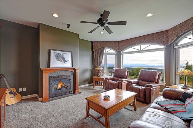 188 Glacier Peak Drive, Camano Island, WA 98282