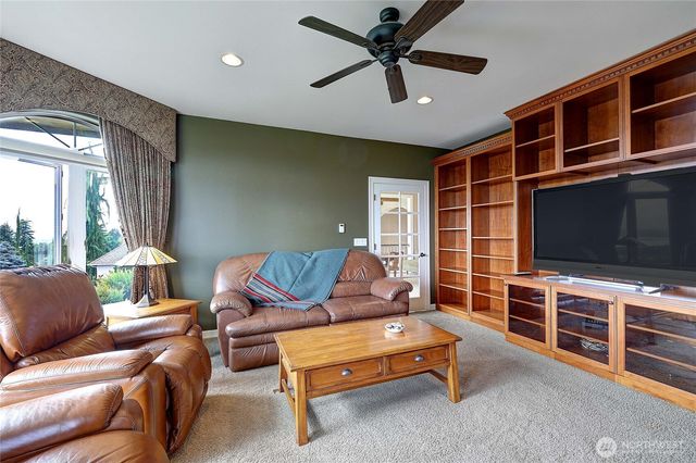 188 Glacier Peak Drive, Camano Island, WA 98282
