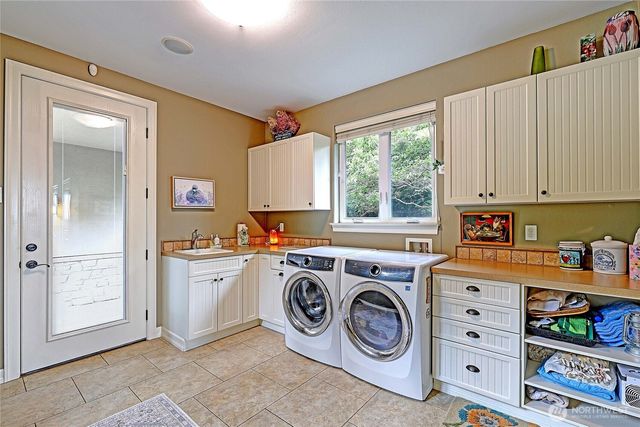 188 Glacier Peak Drive, Camano Island, WA 98282