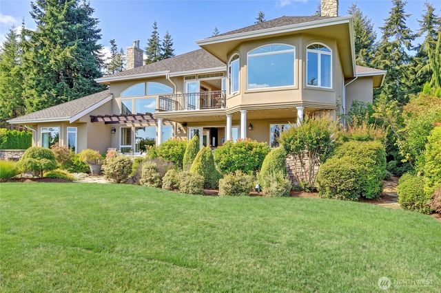 188 Glacier Peak Drive, Camano Island, WA 98282