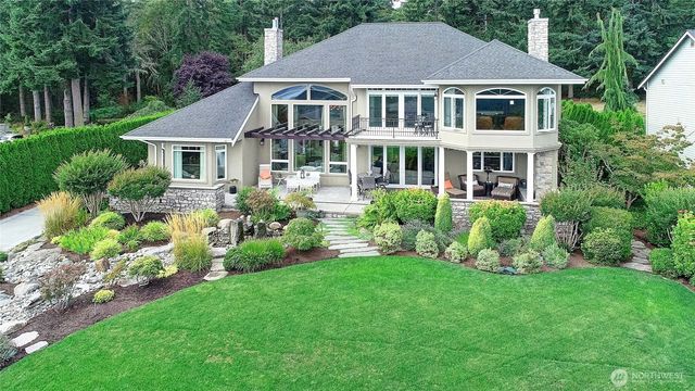 188 Glacier Peak Drive, Camano Island, WA 98282