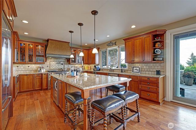 188 Glacier Peak Drive, Camano Island, WA 98282