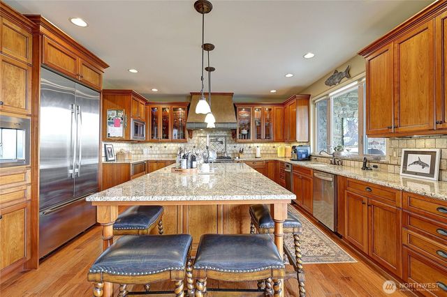 188 Glacier Peak Drive, Camano Island, WA 98282