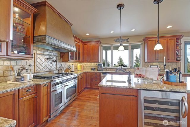 188 Glacier Peak Drive, Camano Island, WA 98282