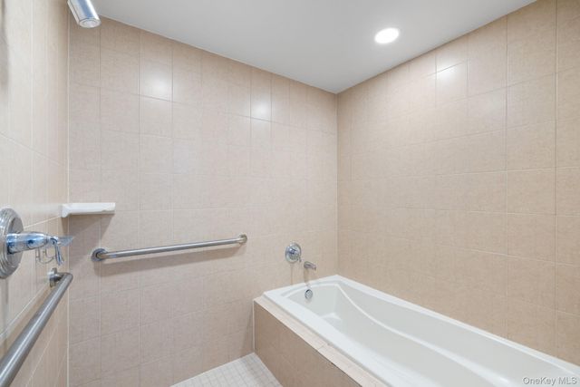 1321 Round Pointe Drive, Haverstraw, NY 10927